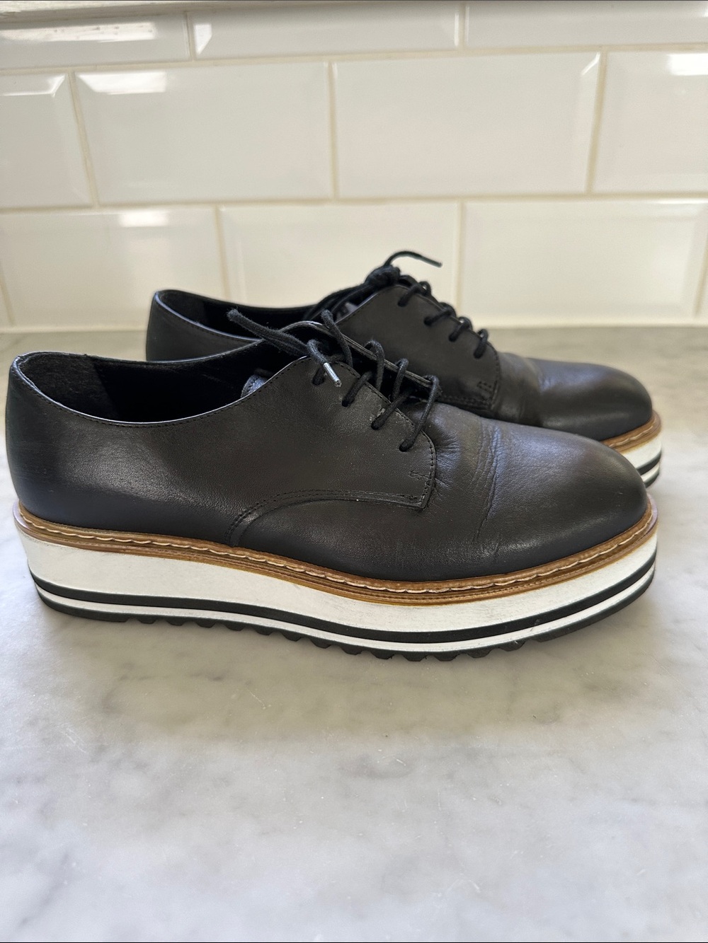 Summit by White Mountain Belinda Size 37 Classic Black Platform Lace-Up Oxfords
